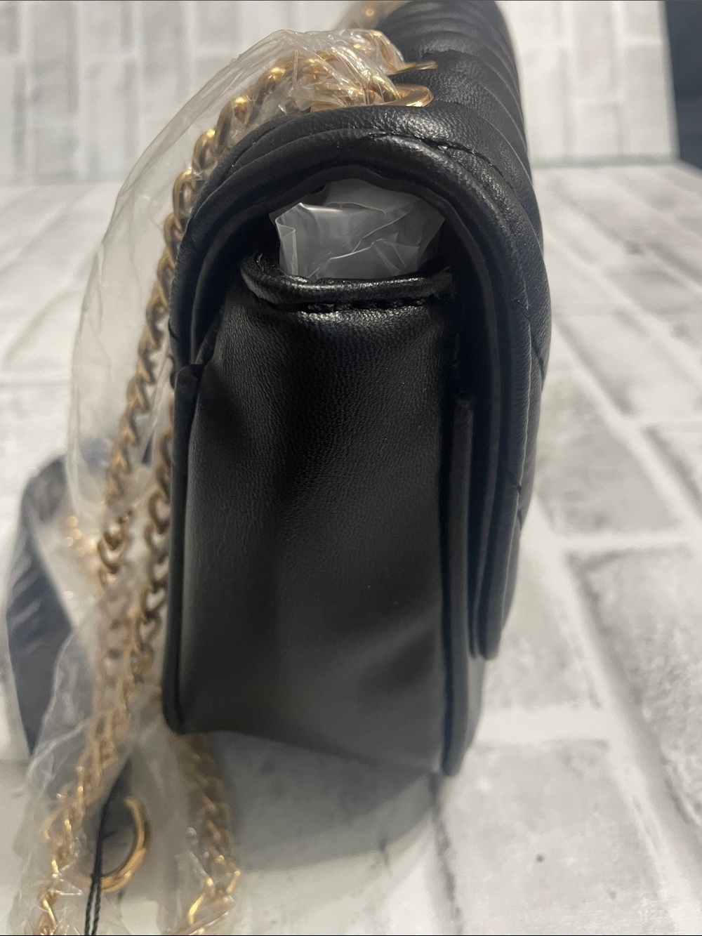 Badgley Mischka Black Quilted Crossbody Bag with Gold Chain. NWT. PVC. - Picture 5 of 11